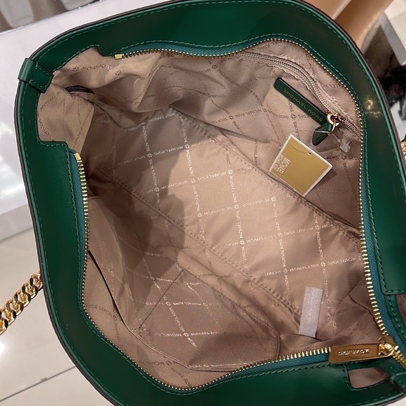 MICHAEL KORS
Jet Set Medium Front Zip Pebbled Leather Chain Tote Bag
Jewel Green - Picture 11 of 16